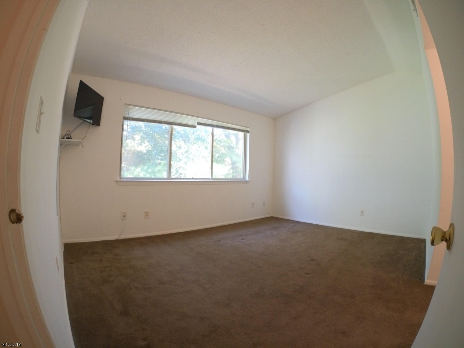 7 Drake Lane Ledgewood, NJ 07852 - Photo 9 of 12 an empty room with windows