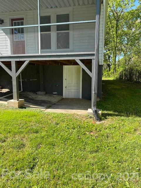 369 North Canton Road Canton, NC 28716 - Photo 20 of 21 a front view of house with yard