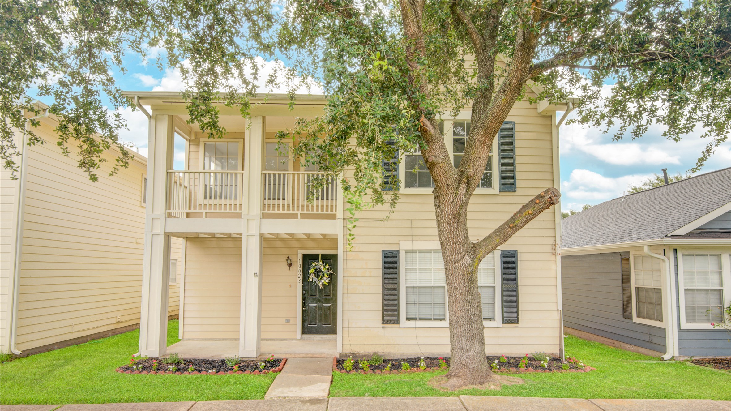 a view of a large white building