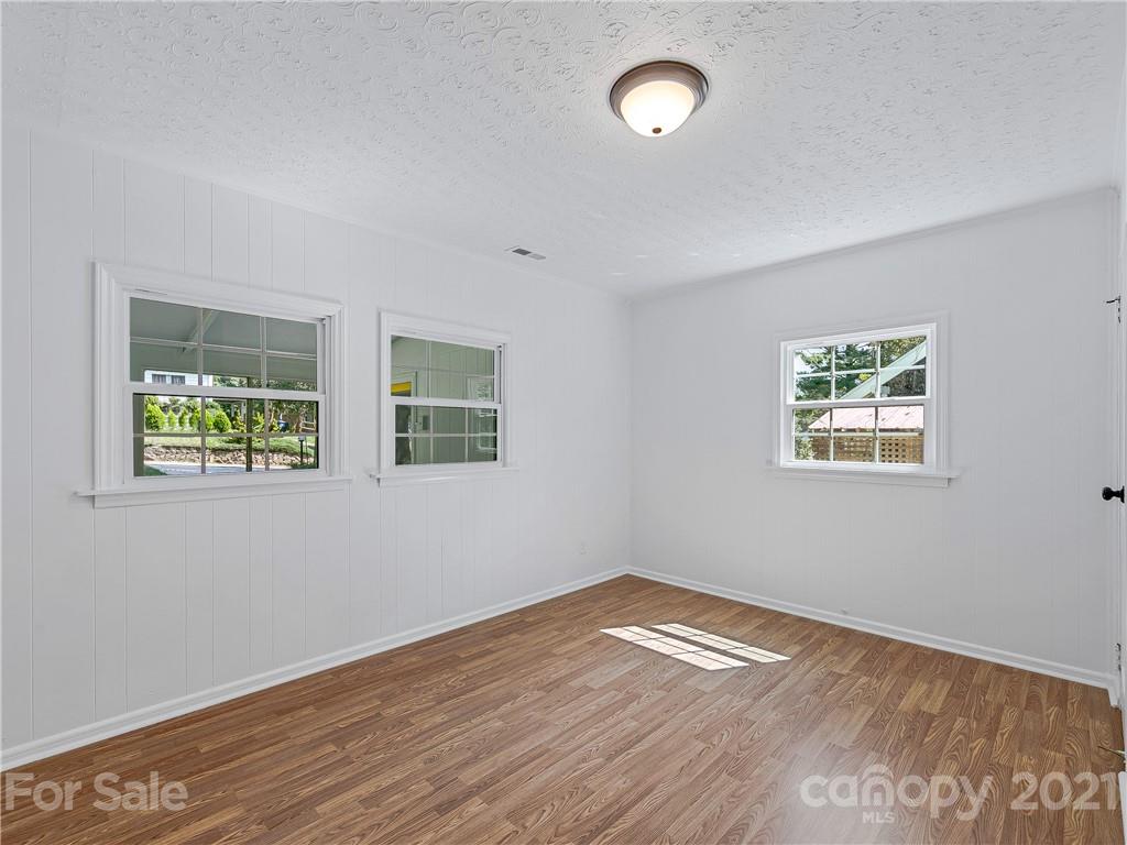 214 Edgewood Road Asheville, NC 28804 - Photo 9 of 12 Gallery Image 9