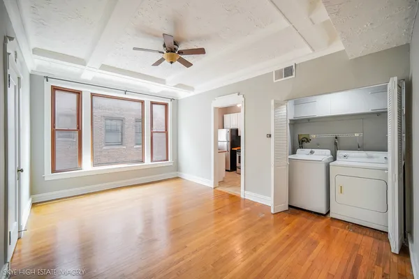 $199,000 | 945 East Hyde Park Boulevard, Unit 2, Chicago, IL 60615