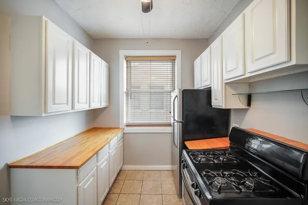 $199,000 | 945 East Hyde Park Boulevard, Unit 2, Chicago, IL 60615