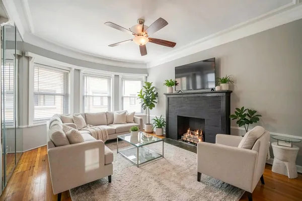 $199,000 | 945 East Hyde Park Boulevard, Unit 2, Chicago, IL 60615