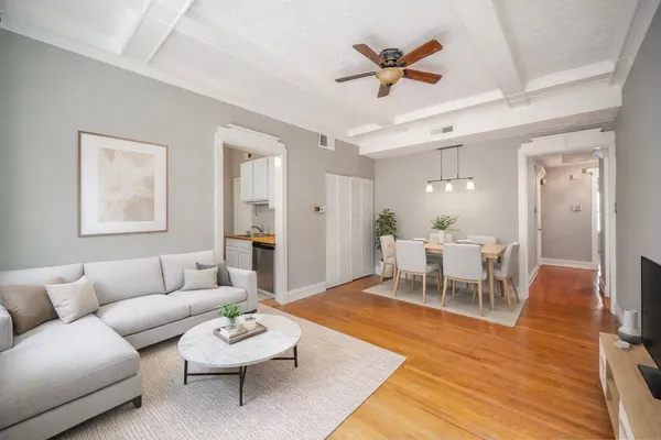 $199,000 | 945 East Hyde Park Boulevard, Unit 2, Chicago, IL 60615