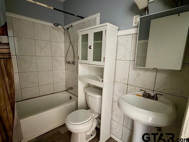 17159 County Road 1182 Flint, TX 75762 - Photo 8 of 29 a bathroom with a sink toilet and shower