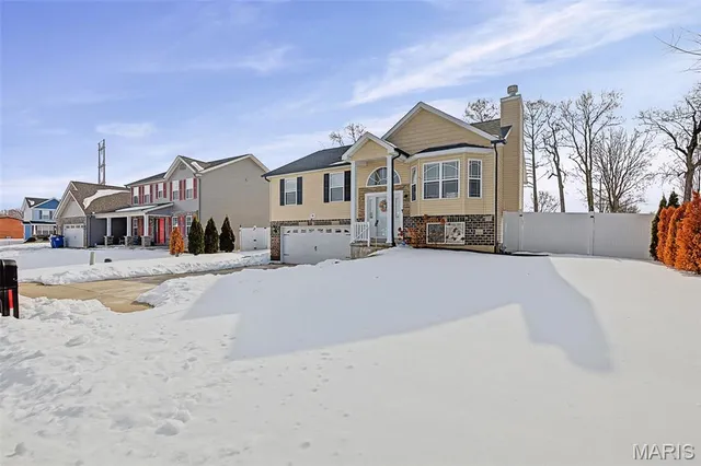 $285,000 | 106 Shiloh Ridge Drive, Shiloh, IL 62221