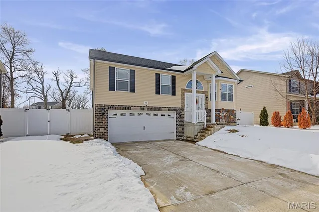 $285,000 | 106 Shiloh Ridge Drive, Shiloh, IL 62221
