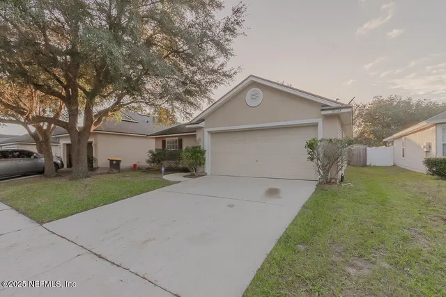 a view of a back yard of the house