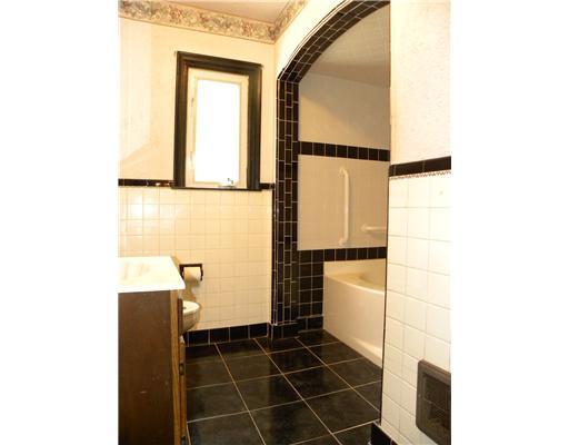 2840 Mt Troy Road Pittsburgh, PA 15212 - Photo 8 of 18 Full Bath.