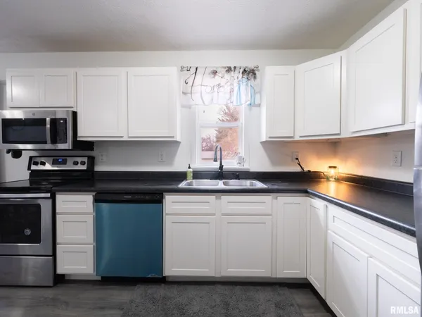 $214,900 | 713 Pekin Avenue, Creve Coeur, IL 61610