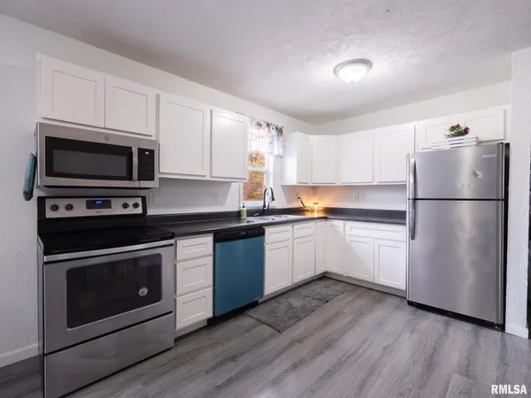 $214,900 | 713 Pekin Avenue, Creve Coeur, IL 61610