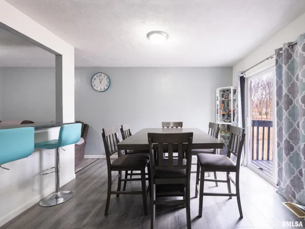 $214,900 | 713 Pekin Avenue, Creve Coeur, IL 61610