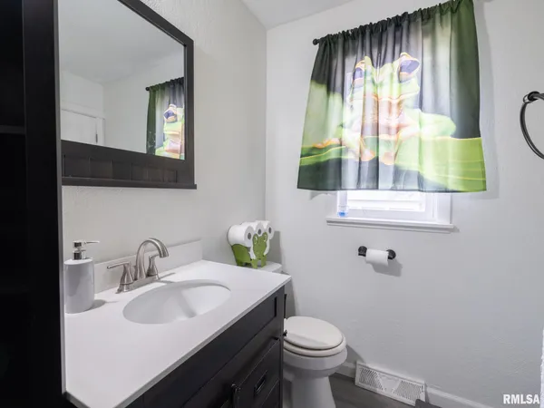 $214,900 | 713 Pekin Avenue, Creve Coeur, IL 61610
