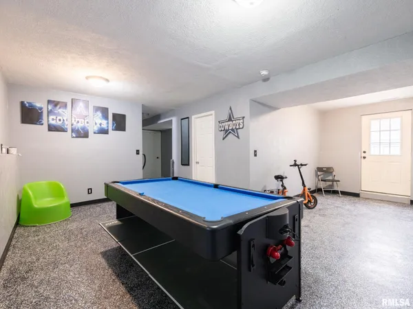 $214,900 | 713 Pekin Avenue, Creve Coeur, IL 61610