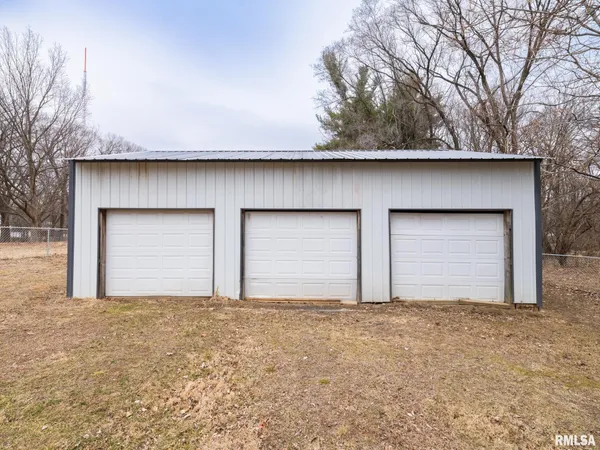 $214,900 | 713 Pekin Avenue, Creve Coeur, IL 61610