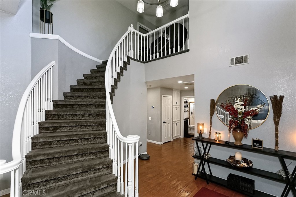 13665 Hidden Valley Road Victorville, CA 92395 - Photo 4 of 37