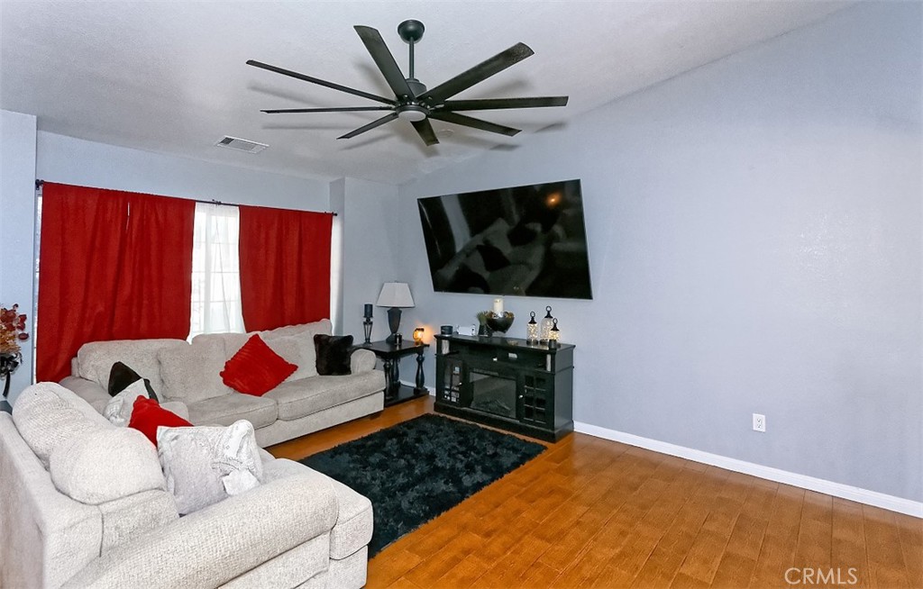 13665 Hidden Valley Road Victorville, CA 92395 - Photo 7 of 37