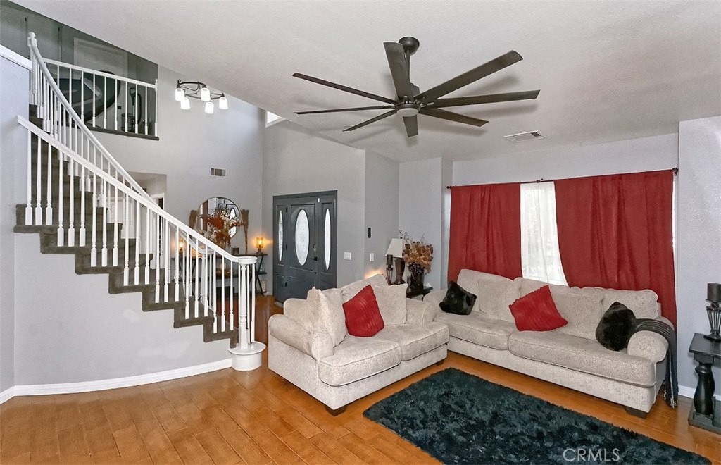 13665 Hidden Valley Road Victorville, CA 92395 - Photo 8 of 37