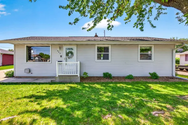 $294,900 | 443 Woodlawn Court, Combined Locks, WI 54113