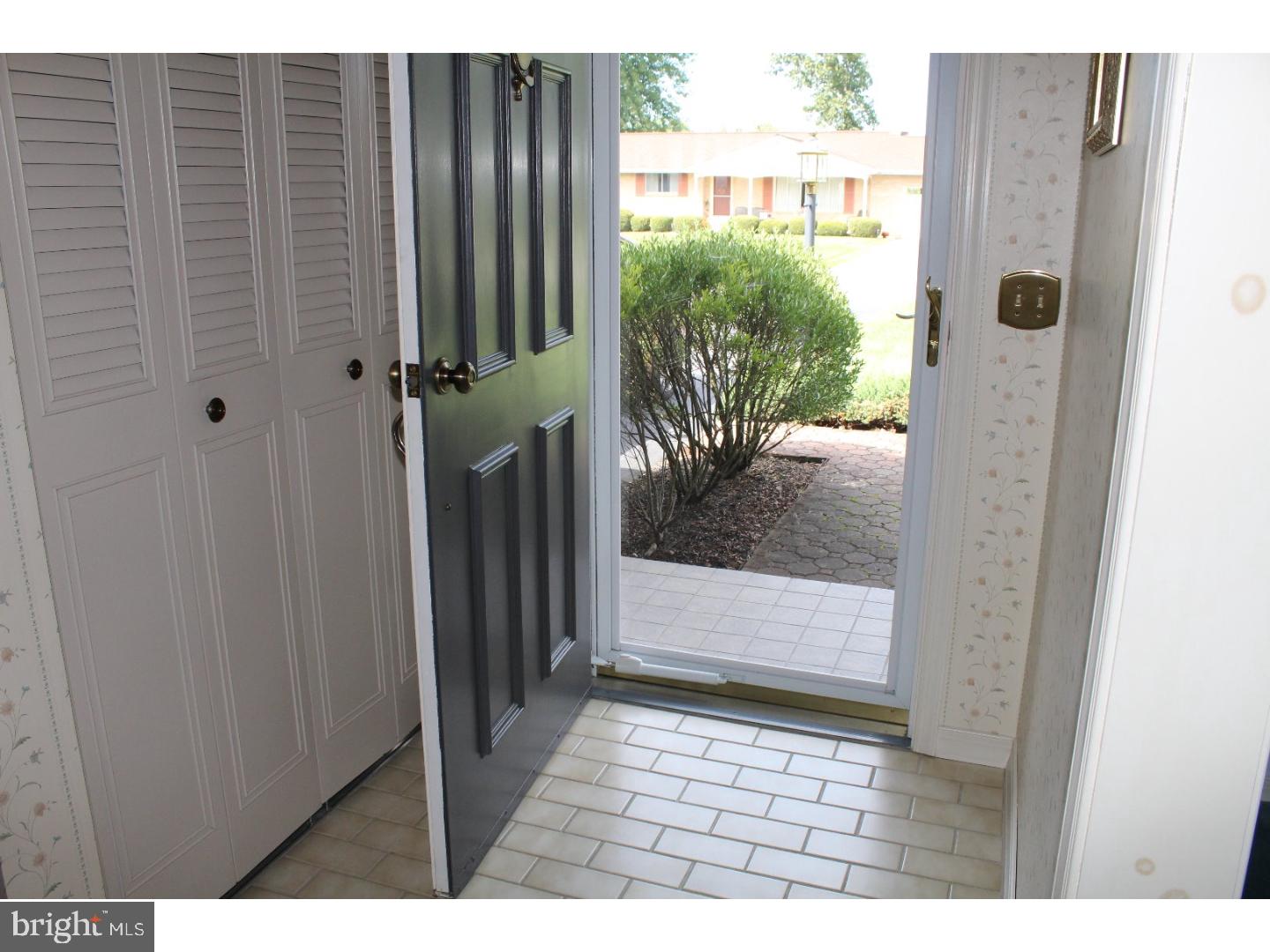 19 Forest View Road Bowers, PA 19539 - Photo 2 of 24 Foyer