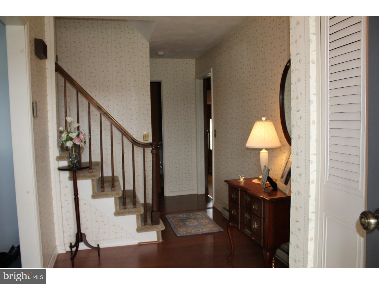 19 Forest View Road Bowers, PA 19539 - Photo 3 of 24 Foyer
