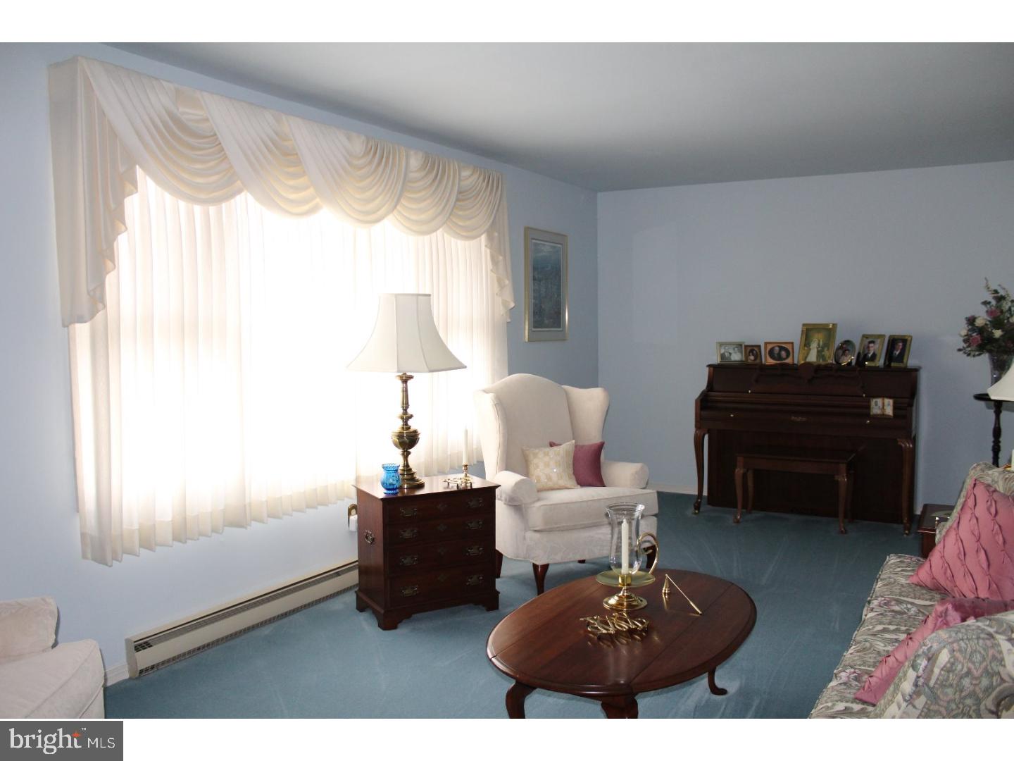 19 Forest View Road Bowers, PA 19539 - Photo 4 of 24 Living Room