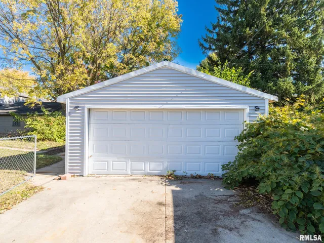 $175,000 | 700 East Maywood Avenue, Peoria, IL 61603