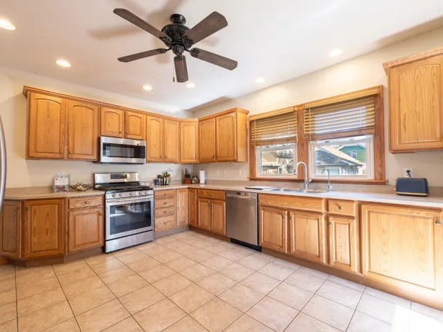 $175,000 | 700 East Maywood Avenue, Peoria, IL 61603