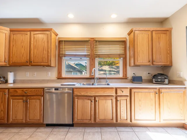 $175,000 | 700 East Maywood Avenue, Peoria, IL 61603