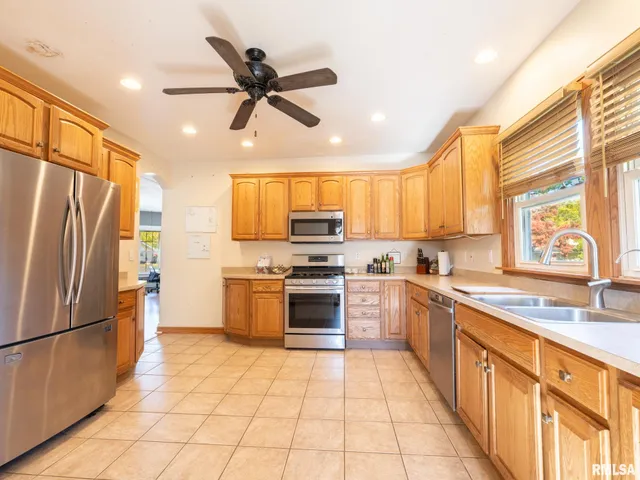 $175,000 | 700 East Maywood Avenue, Peoria, IL 61603