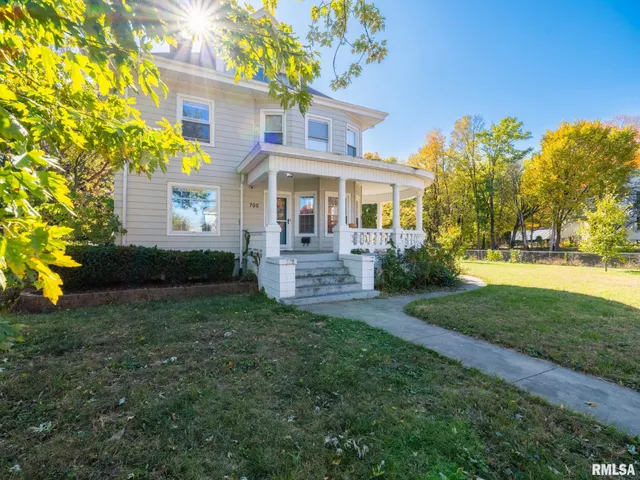 $175,000 | 700 East Maywood Avenue, Peoria, IL 61603