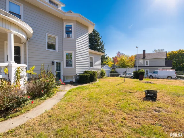 $175,000 | 700 East Maywood Avenue, Peoria, IL 61603