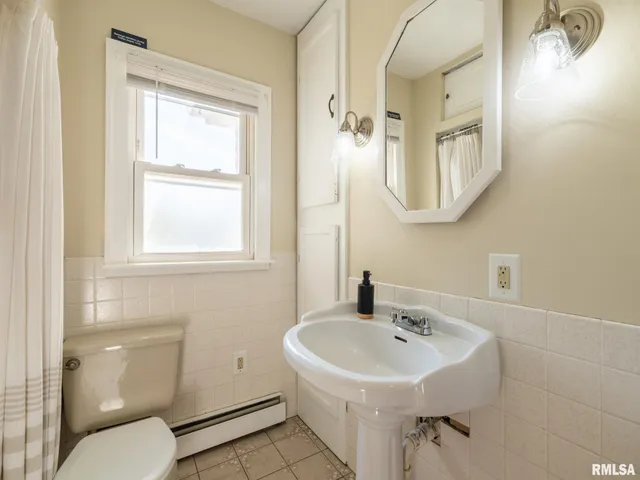 $175,000 | 700 East Maywood Avenue, Peoria, IL 61603