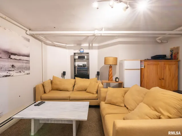 $175,000 | 700 East Maywood Avenue, Peoria, IL 61603