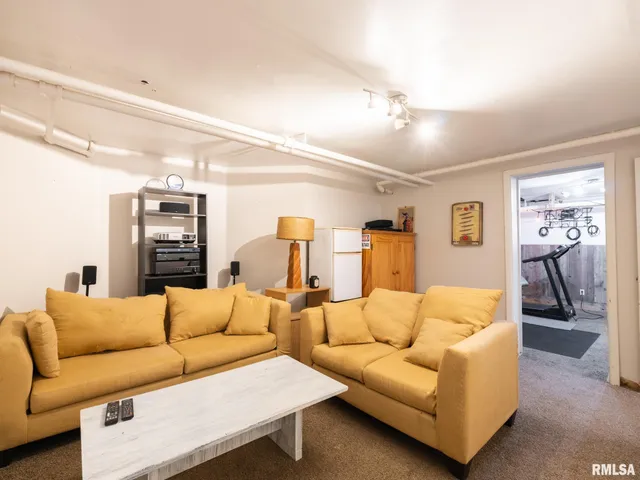 $175,000 | 700 East Maywood Avenue, Peoria, IL 61603