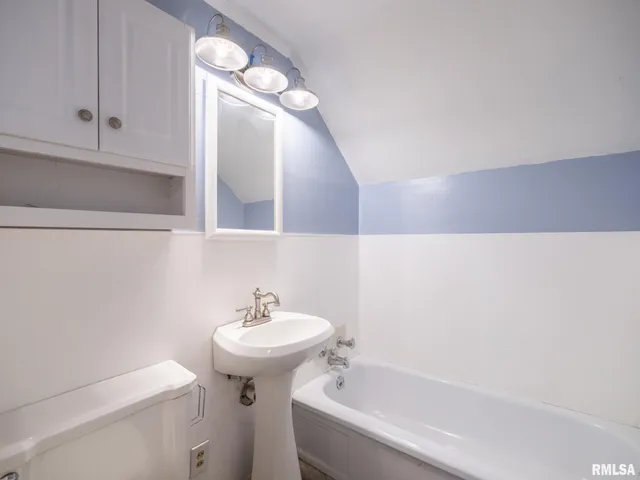 $175,000 | 700 East Maywood Avenue, Peoria, IL 61603