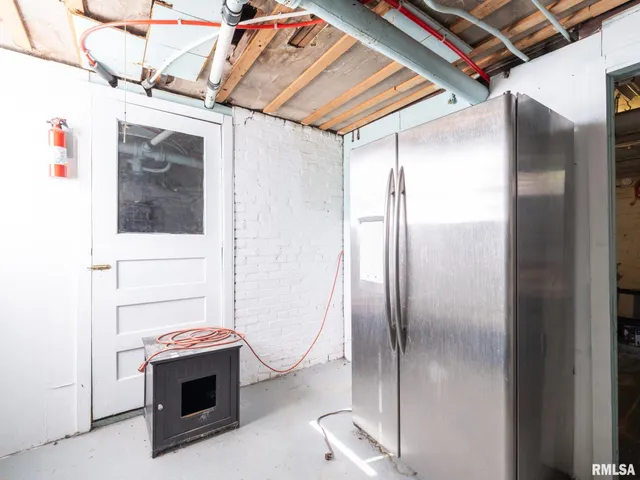 $175,000 | 700 East Maywood Avenue, Peoria, IL 61603