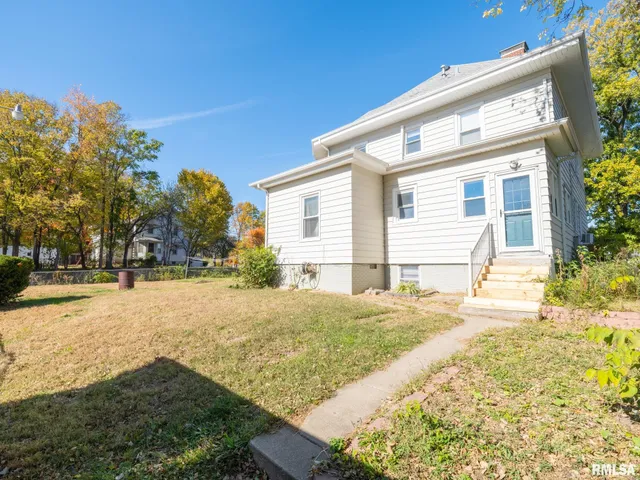 $175,000 | 700 East Maywood Avenue, Peoria, IL 61603