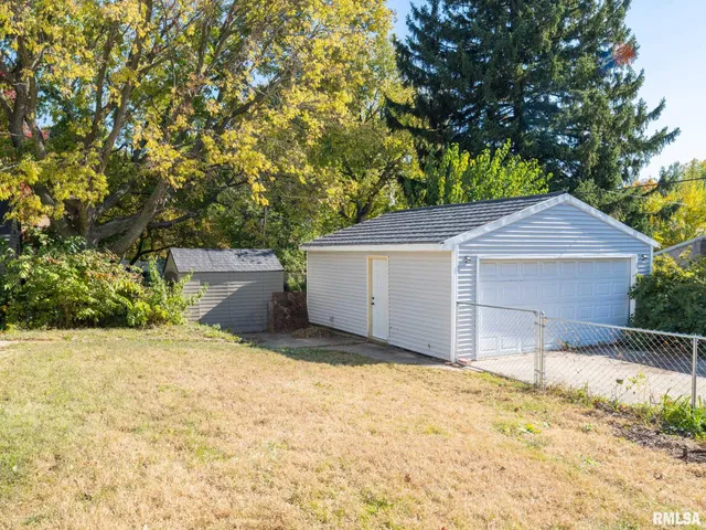 $175,000 | 700 East Maywood Avenue, Peoria, IL 61603