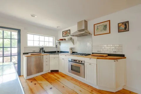 $2,600,000 | 6 Daggett Lane, Provincetown, MA 02657