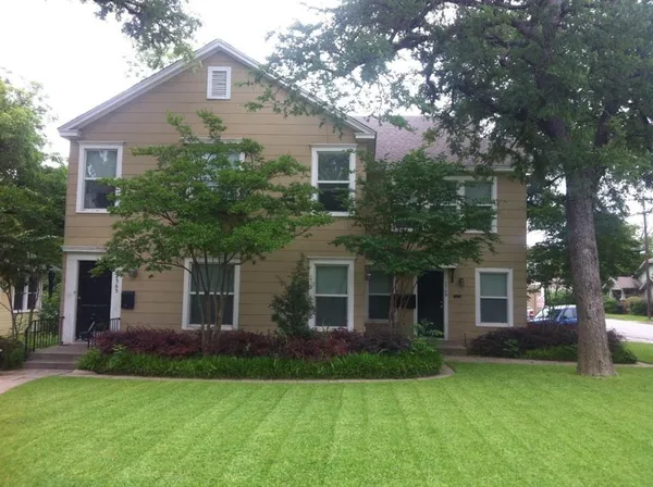 $1,895 | 2565 Rogers Avenue, Fort Worth, TX 76109