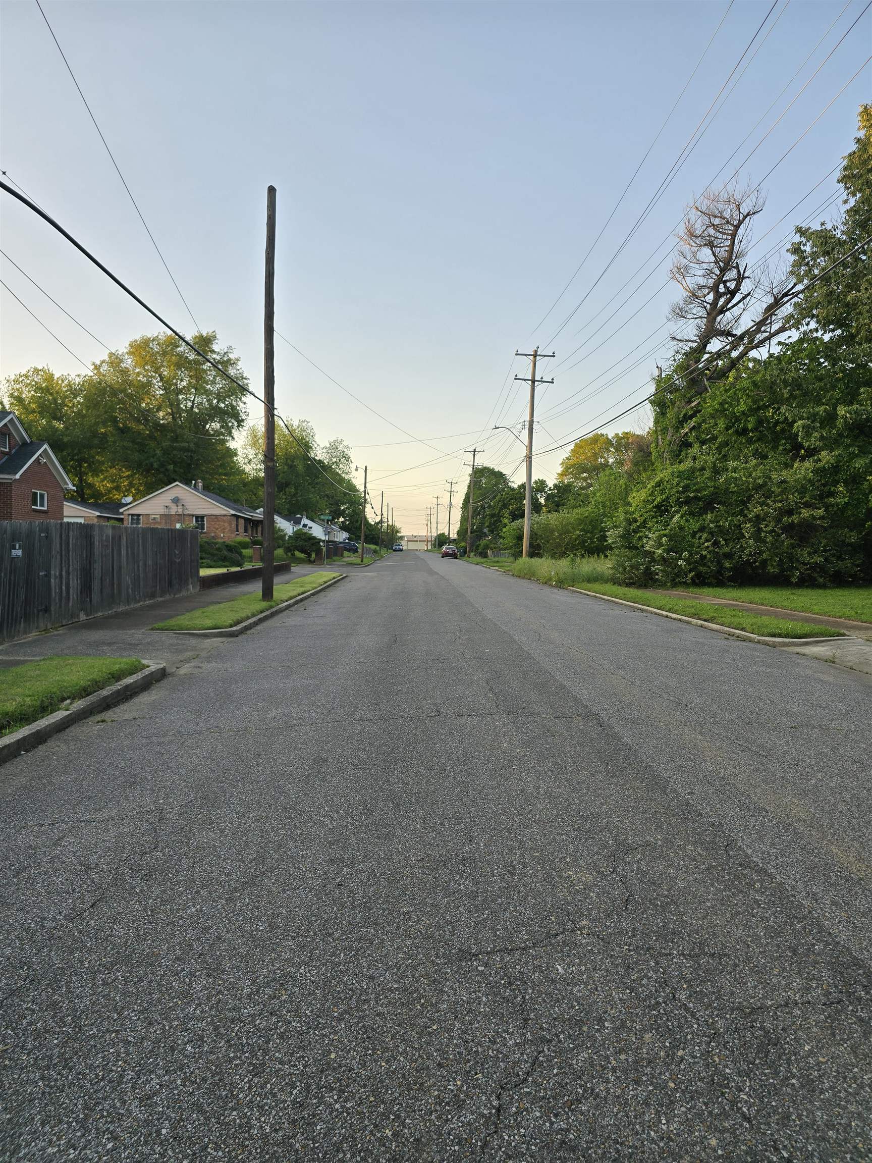 1572 Hanauer Street Memphis, TN 38109 - Photo 25 of 39 a view of a road with a sign board