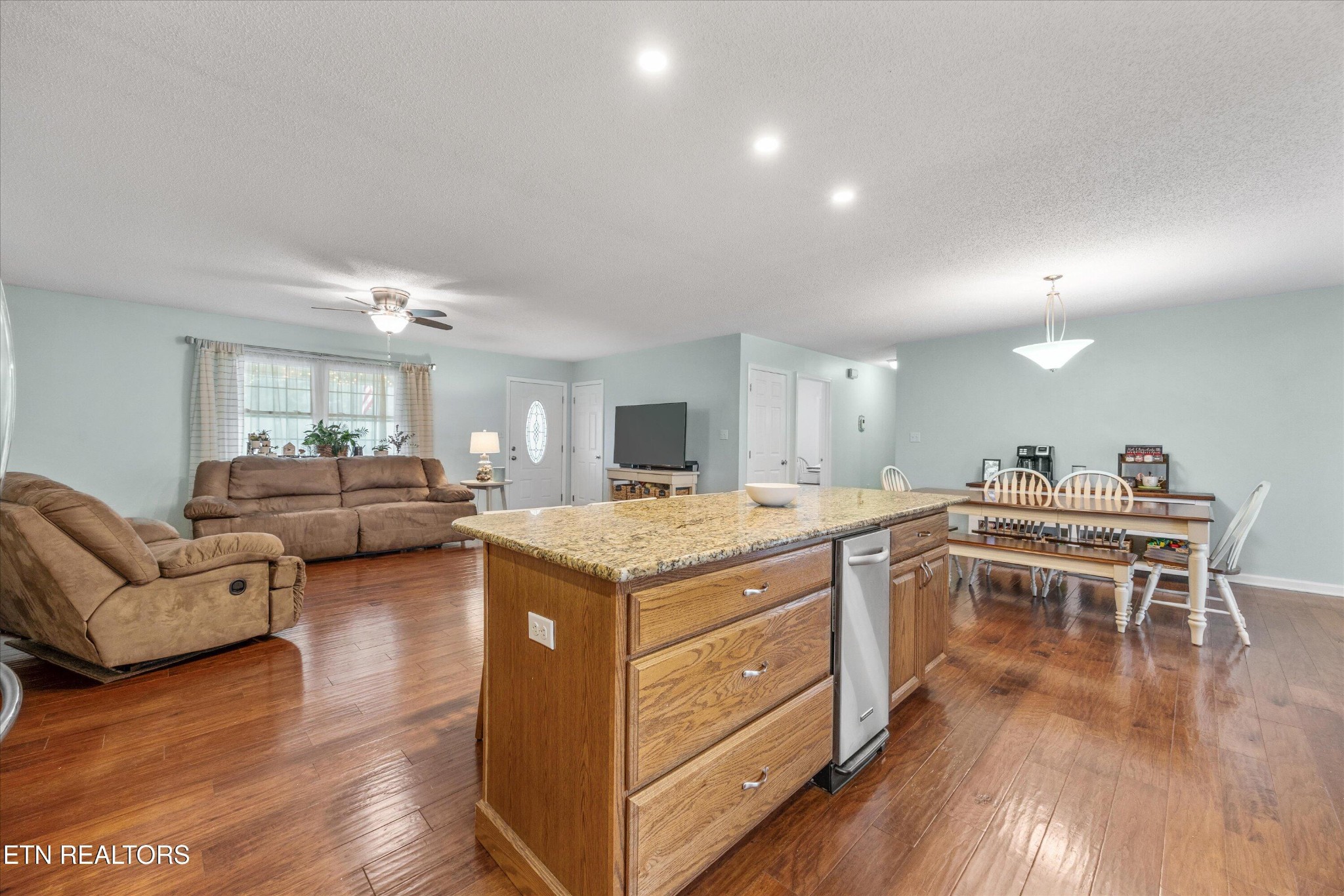 513 Hardin Road Kodak, TN 37764 - Photo 9 of 41 Gallery Image 9