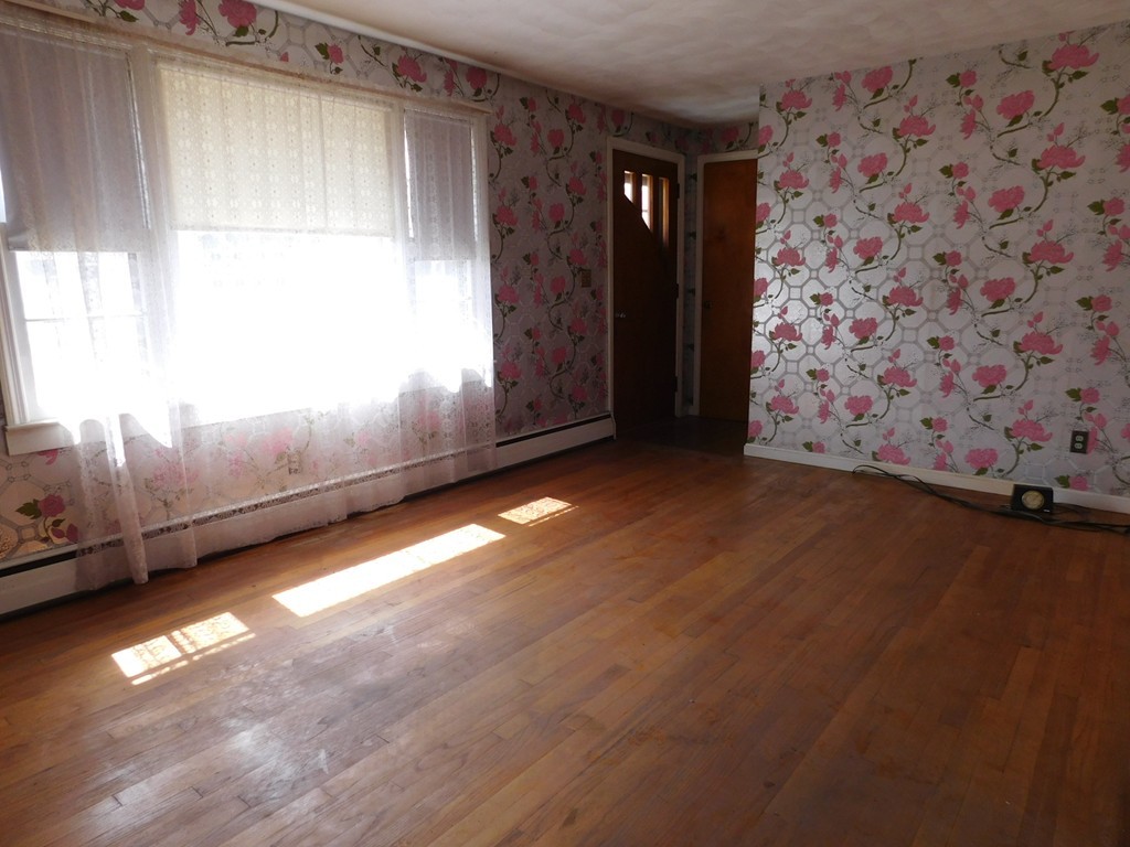 26 Briggs Street Springfield, MA 01151 - Photo 5 of 18 Gallery Image 5