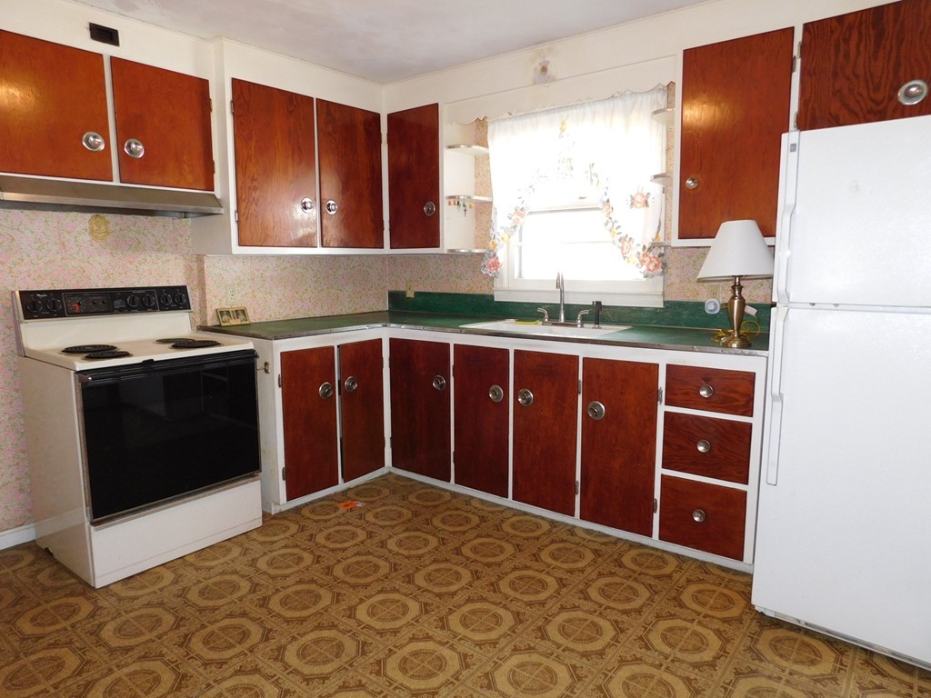 26 Briggs Street Springfield, MA 01151 - Photo 7 of 18 Gallery Image 7
