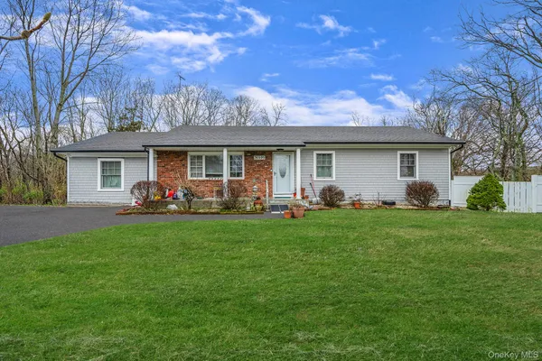 $950,000 | 36595 County Road 48, Peconic, NY 11958