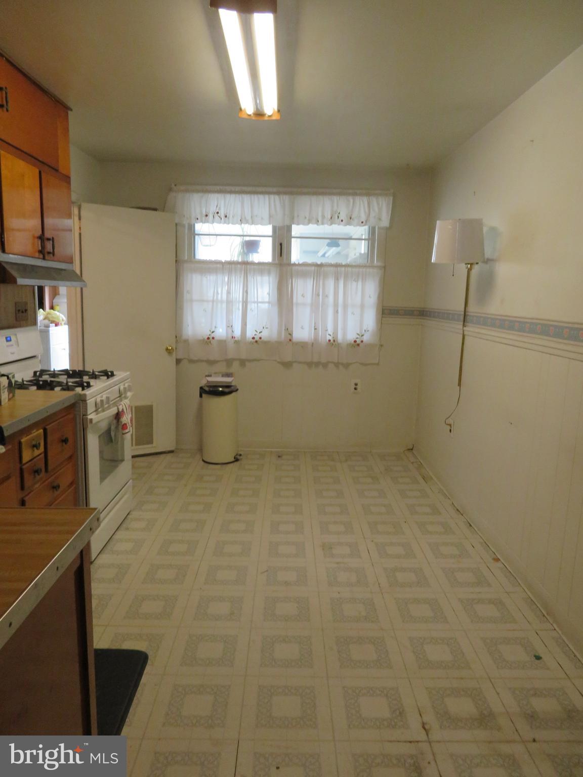 4803 Midline Road Baltimore, MD 21206 - Photo 5 of 14