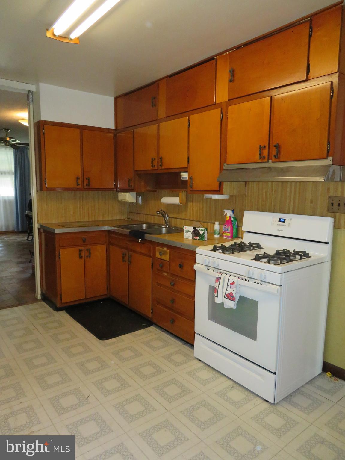 4803 Midline Road Baltimore, MD 21206 - Photo 6 of 14