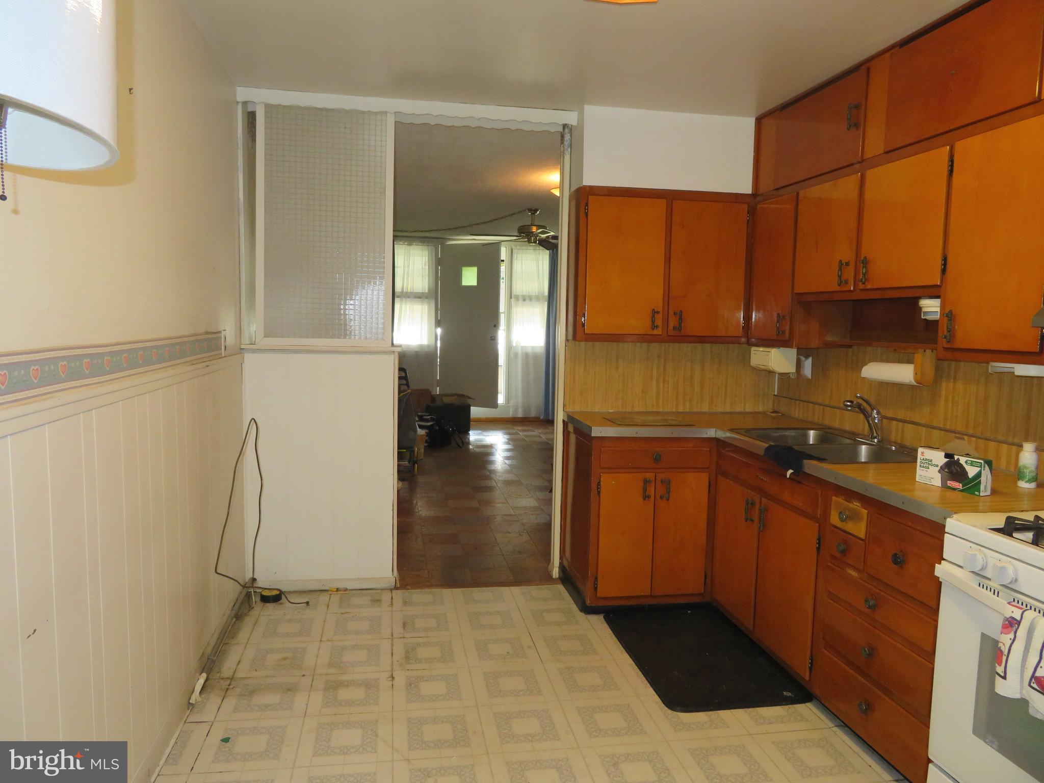 4803 Midline Road Baltimore, MD 21206 - Photo 7 of 14