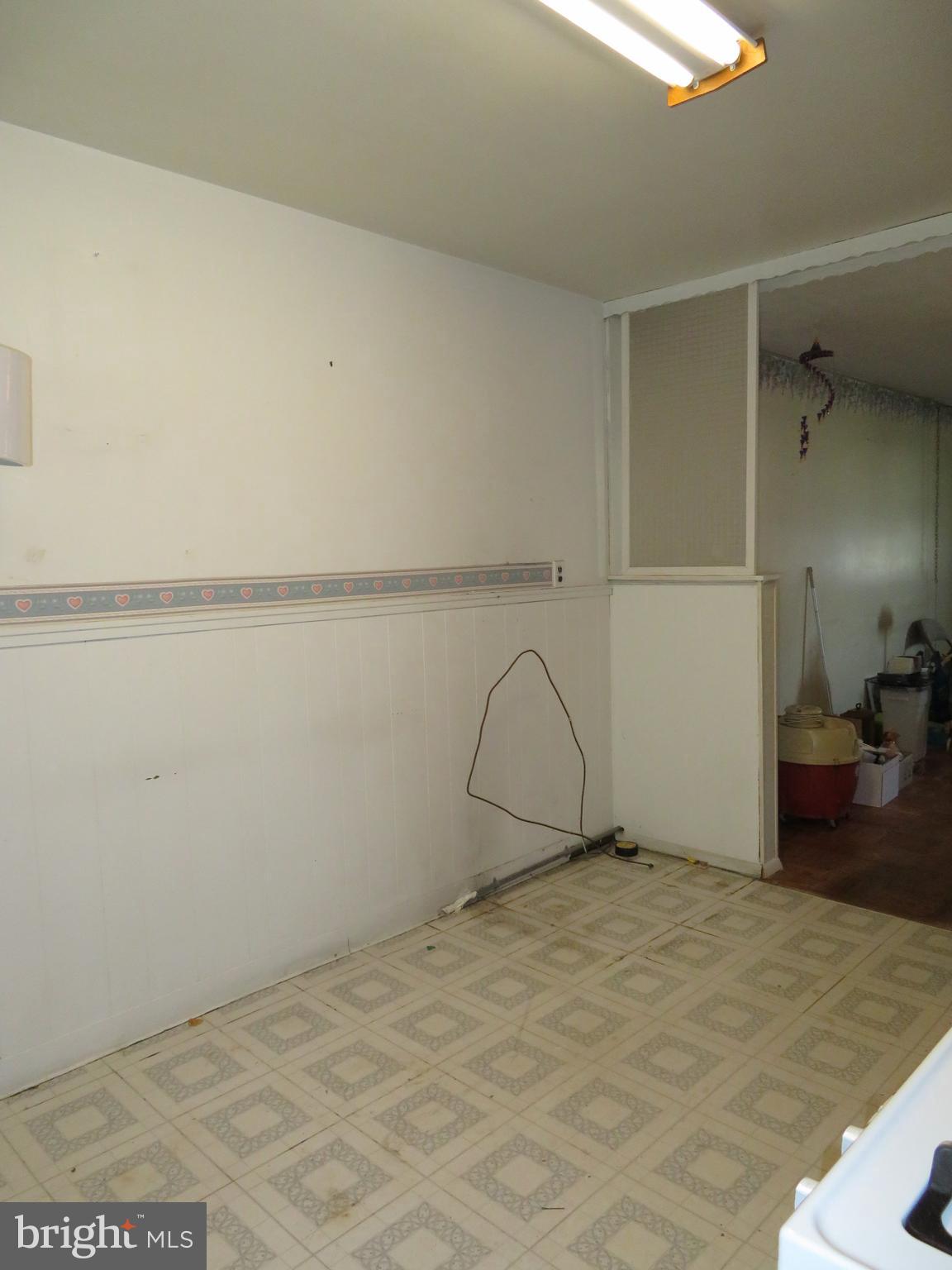 4803 Midline Road Baltimore, MD 21206 - Photo 8 of 14